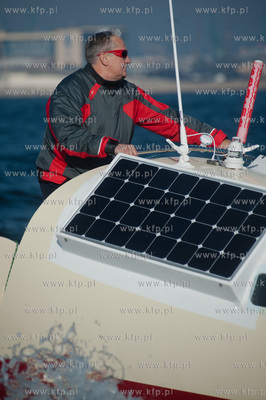 Gdynia. Pierwsza prezentacja lodzi wioslowej Romualda...