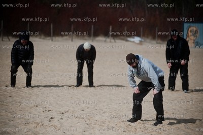 Gdansk. Plaza w Jelitkowie. Niedzielna kapiel gdanskich...