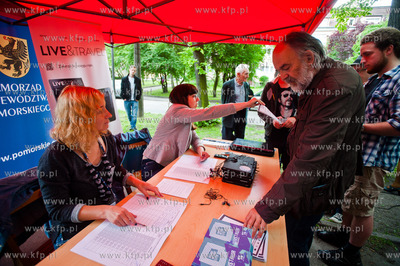 Gdansk. Placyk przy ul. Stajennej. Otwarcie wystawy...