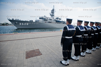 Gdynia. Nabrzeze Pomorskie. Uroczyste powitanie japonskiego...