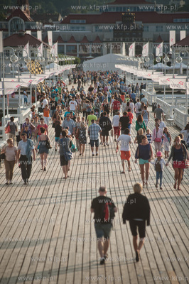 Wakacyjne popoludnie na molo w Sopocie.
09.08.2013
fot....