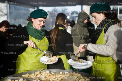 Gdansk. Targ Weglowy. XVIII Wigilia dla ubogich, samotnych...