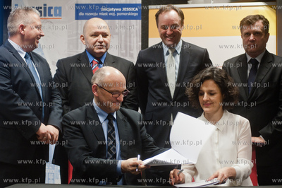 Hala Ergo Arena. Uroczystosc podpisania umowy pozyczki...