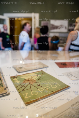 Muzeum Sopotu. Kuratorskie oprowadzanie po wystawie...