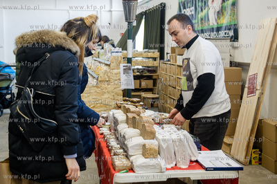 Gdansk. Hala postoczniowa przy ul. Doki 1. BioBazar...