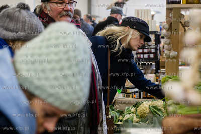 Gdansk. Hala postoczniowa przy ul. Doki 1. BioBazar...