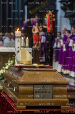 Gdansk. Katredra Oliwska. Wprowadzenie trumny z cialem...