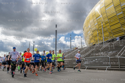Zawodnicy na trasie II PZU Gdansk Maraton. 
15.05.2016
fot....