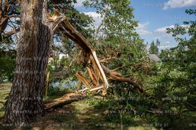 Rytel k. Chojnic. Skutki nawałnicy, która z piątku...
