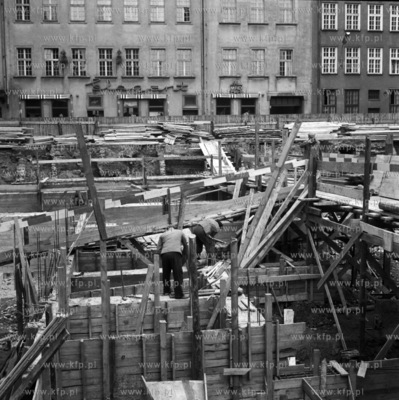 Prace przy budowie fundamentow nowego budynku Panstwowej...