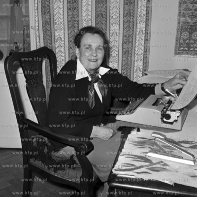 Irena Przewlocka - prozaik 
1976
0005438z_literaci
Fot....
