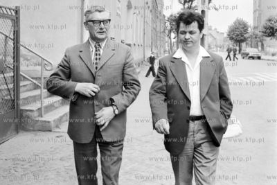 Bernard Dabrowski, sekretarz gminy i Marian Olech,...