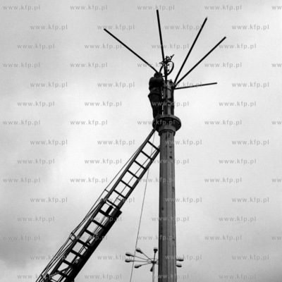 Konserwacja oświetlenia miejskiego. ( lata60 )
04.1968
0006091z_kwiecein
Fot....