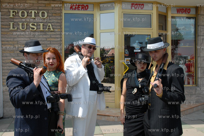 Na bardzo oryginalny pomysl zareklamowania swego zakladu...