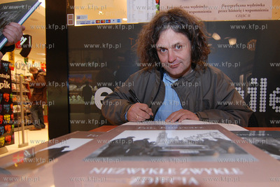 Salon EMPiK w Centrum Handlowym Auchan w Rumi. 
Spotkanie...