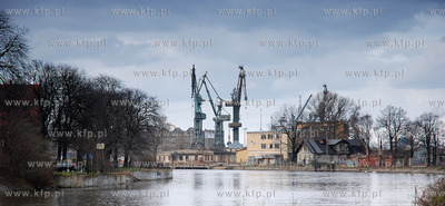 Gdansk. Stoczniowe dzwigi - widok od strony Siennej...