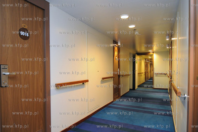 Gdynia. Do nabrzeza w Baltyckim Terminalu Kontenerowym...