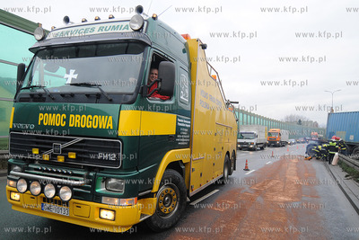 Gdynia. Z niewyjasnionych przyczyn samochod ciezarowy...