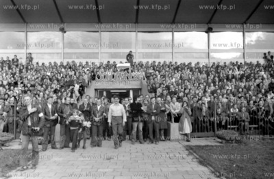 Delegacja Solidarnosci na stadionie klubu Hutnik na...