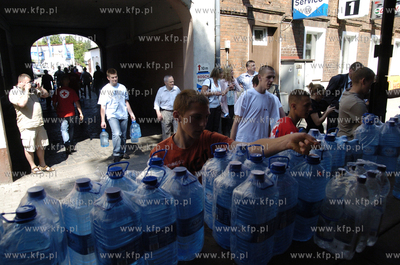 Slupsk. 24 tony darow przekazak slupski oddzial PCK...