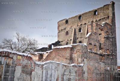 Zasniezone ulice Gdanska. Nz ruiny spichlerza na Wyspie...