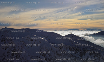 Tatry, Kasprowy. NZ. widok z  Kasprowego na szczyty...