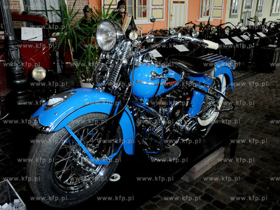 Prezentacja nowoodrestaurowanego mootcykla Harley -...