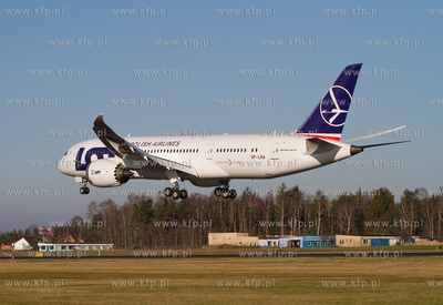 Boeing 787 Dreamliner laduje na Rebiechowie. Najnowszy...