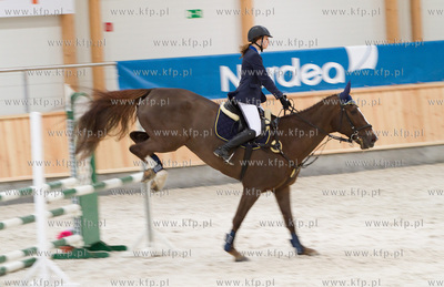 Pierwszy dzien Halowych Regionalnych Zawodow w Skokach...