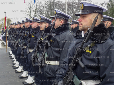 Skwer Kościuszki.Pomnik Polski Morskiej.  Gdynia uczciła...