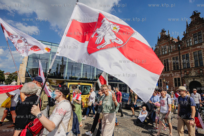 Gdańsk.  Marsz godności dla Białorusi.  Społeczna...