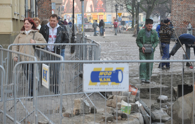 Ukladanie bruku na ul. Sw. Ducha w Gdansku. 30.09.2008...