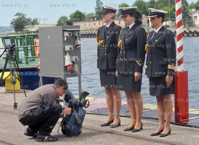 Uroczystosc nadania imienia i podniesienia bandery...