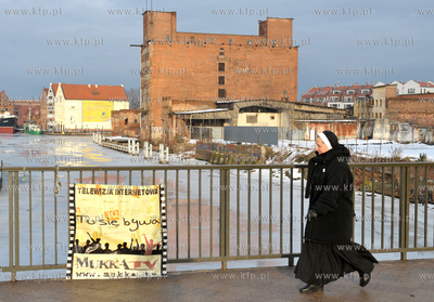 Gdansk. Wyspa Spichrzow. Nz. widok na Motlawe i stary...