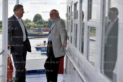 Rejs katamaranem ONYX po gdanskim porcie przedstawicieli...