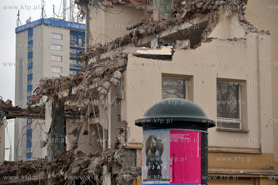 Wyburzanie dawnego Domu Towarowego PDT, a obecnie Galerii...