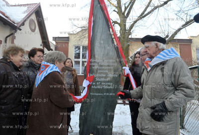 Uroczystosci nadania szkole podstawowej w Niestepowie...