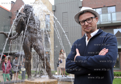 Odsloniecie fontanny Netuna na dziedzincu Kwartalu...