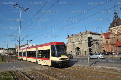 Gdansk. Tramwaj Pessa na ul. Okopowej i Waly Jagiellonskie....