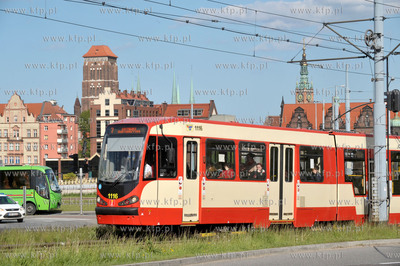 Gdansk. Tramwaj Duwag N8C nazwany potocznie Dortmundem...