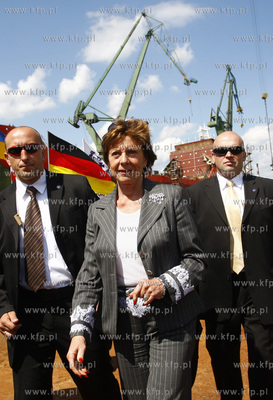 Stocznia Gdansk. Wizyta komisarz UE Neelie Kroes ds....