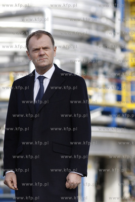 Gdansk. Wizyta premiera RP Donalda Tuska ( nz ) w gdanskiej...