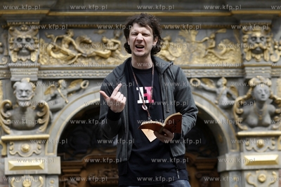 Gdansk. Ul. Dlugi Targ. Happening Pierwszy Zjazd Hamletów...