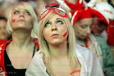 Gdansk. Mistrzostwa europy w pilce noznej. Kibice ogladaja...