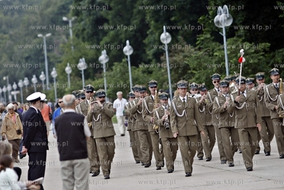 Gdynia. Swieto Marynarki Wojennej. Parada orkiestr...
