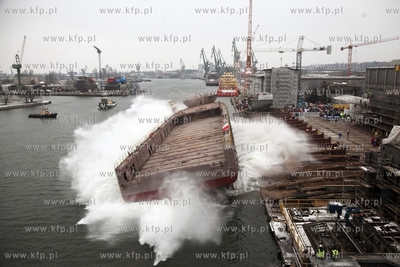 Uroczyste wodowanie statku typu PSV z dlugiej serii...