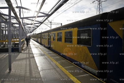 Remont peronu i przejscia podziemnego Szybkiej Kolei...