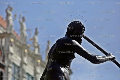 Gdansk. Dlugi Targ. Neptun z kolcamina glowie, ktore...