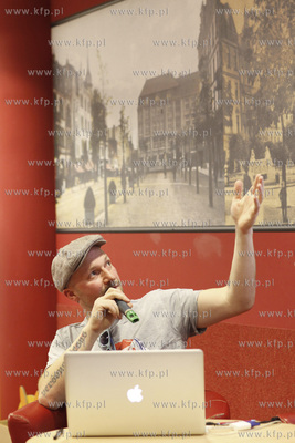 Biblioteka Manhattan w Gdansku. Spotkanie z tworcami...