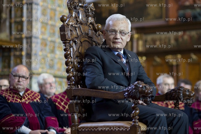 Dwor Artusa. Uroczysta sesja Rady Miasta Gdanska. Wreczenie...